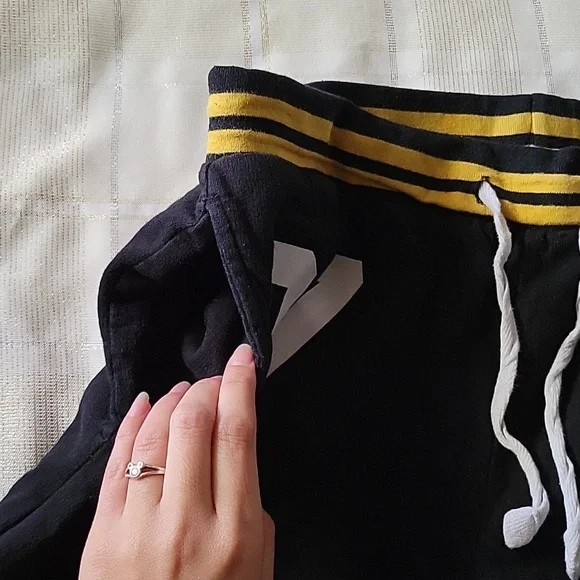 Harry Potter Hogwarts Alumni Joggers - Picture 7 of 14